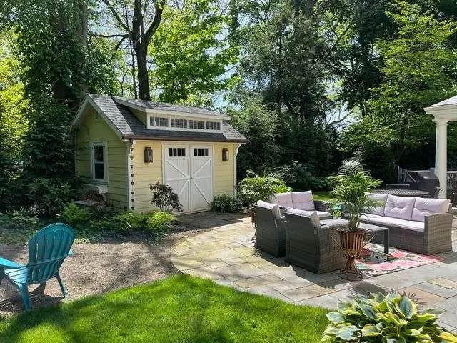 516 Irwin Dr gallery image 50