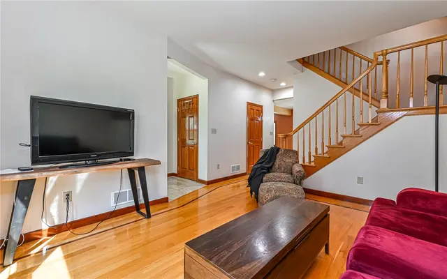 516 Lincoln Ave gallery image 14