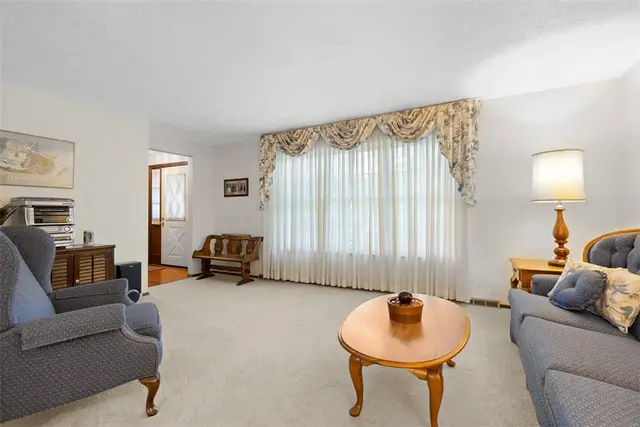 5168 Elm Drive gallery image 3