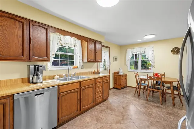 5168 Elm Drive gallery image 16