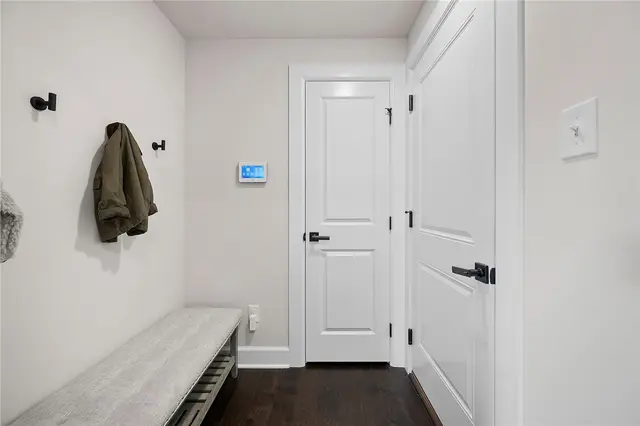 5169 Hampton Place Drive gallery image 3