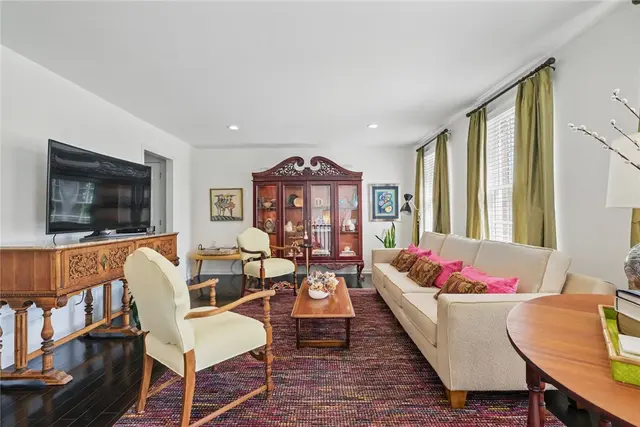 518 Carvine Court gallery image 5