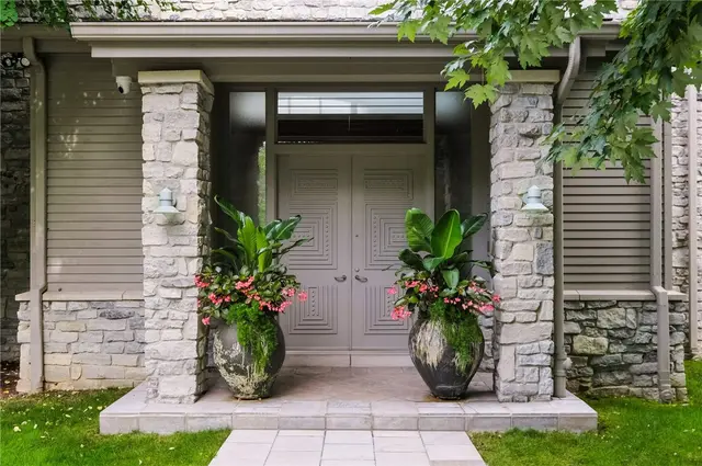 52 Timberhill Dr gallery image 3