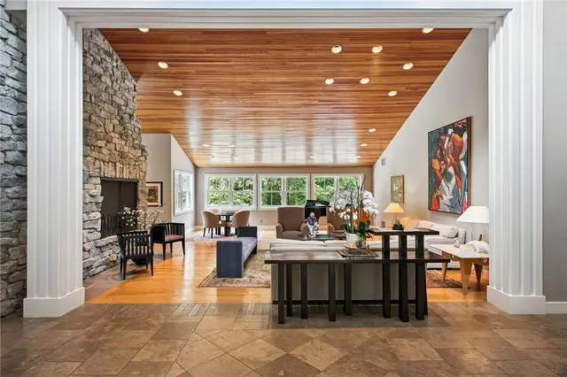 52 Timberhill Dr gallery image 7