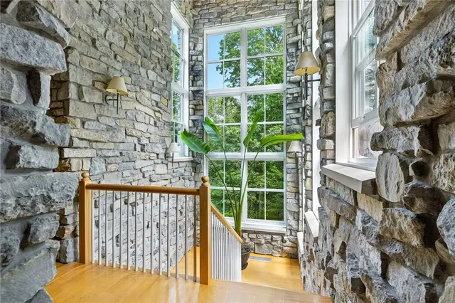 52 Timberhill Dr gallery image 24