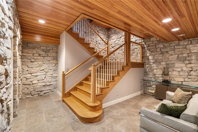 52 Timberhill Dr gallery image 29