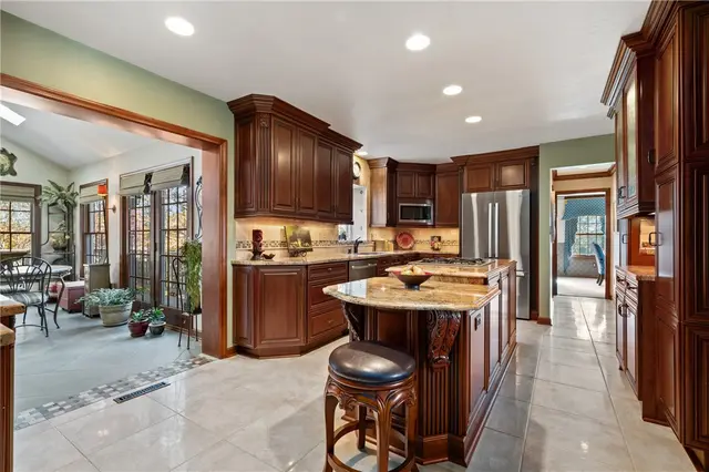 520 Colony Court gallery image 17