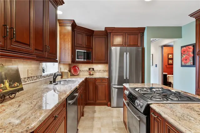 520 Colony Court gallery image 20