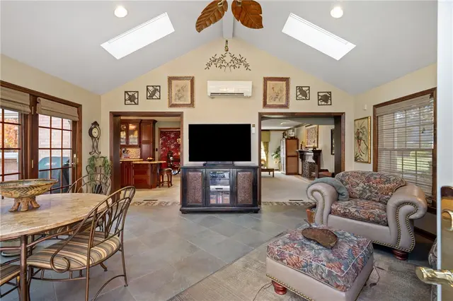 520 Colony Court gallery image 22