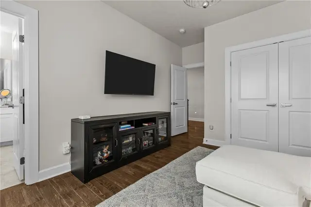 521 Cambridge Court gallery image 37