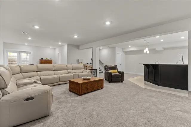 521 Cambridge Court gallery image 41