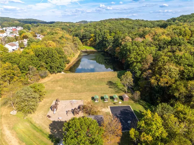 521 Greenspire Ct gallery image 9