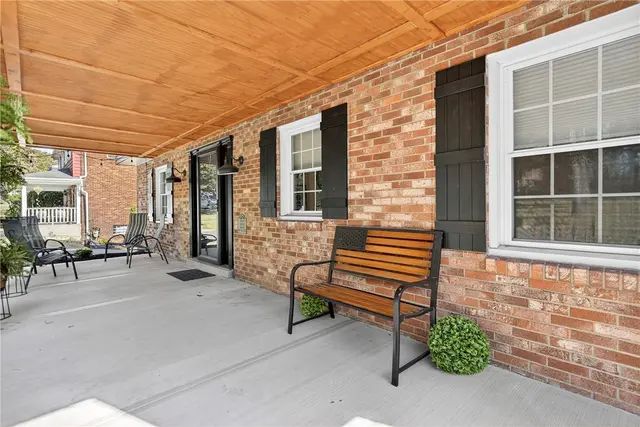 521 Olive St gallery image 11