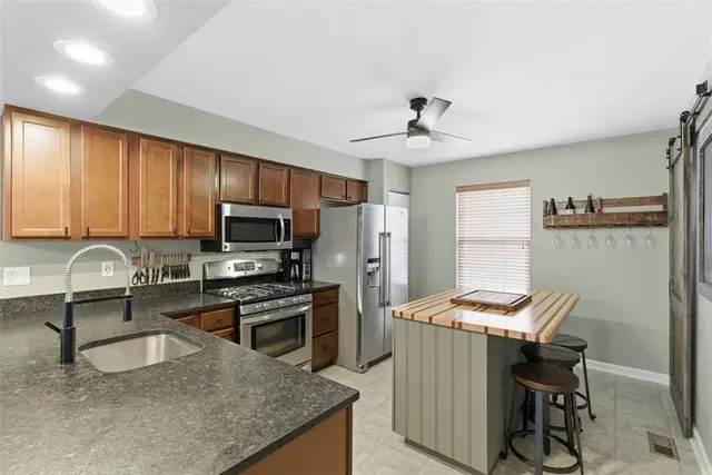 522 Carters Grove Dr gallery image 8