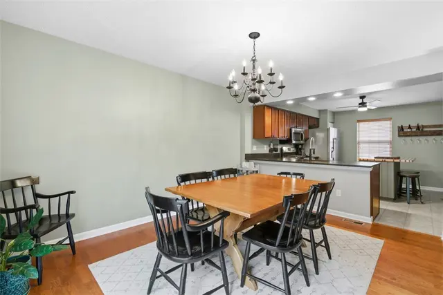 522 Carters Grove Dr gallery image 9