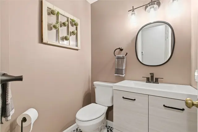 522 Carters Grove Dr gallery image 15