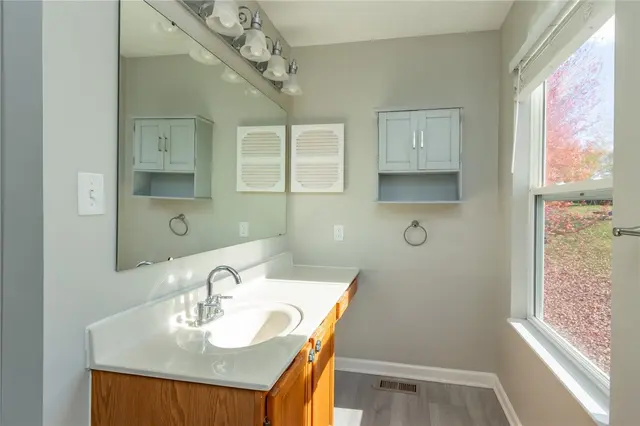 524 Grandshire Dr gallery image 2