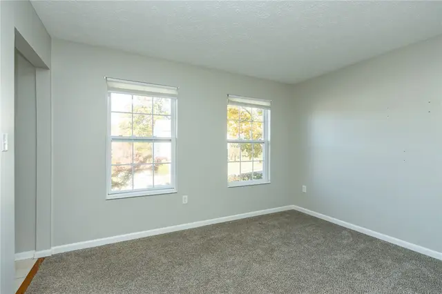 524 Grandshire Dr gallery image 3