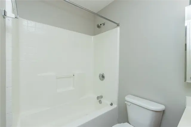 524 Grandshire Dr gallery image 4
