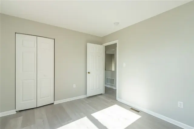 524 Grandshire Dr gallery image 5