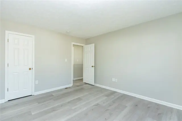 524 Grandshire Dr gallery image 8