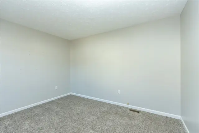 524 Grandshire Dr gallery image 13