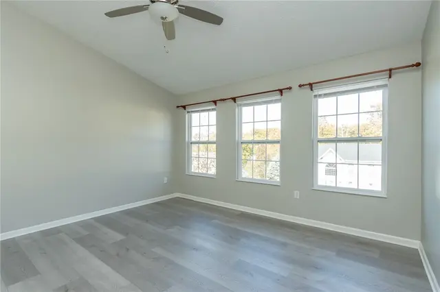 524 Grandshire Dr gallery image 14
