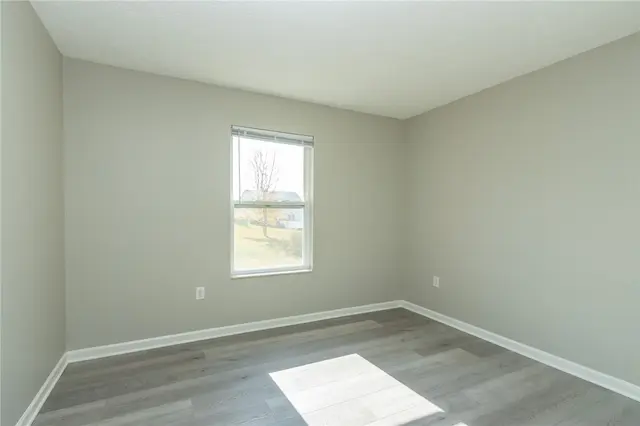 524 Grandshire Dr gallery image 16