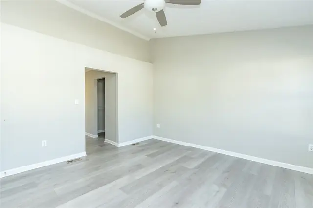 524 Grandshire Dr gallery image 21