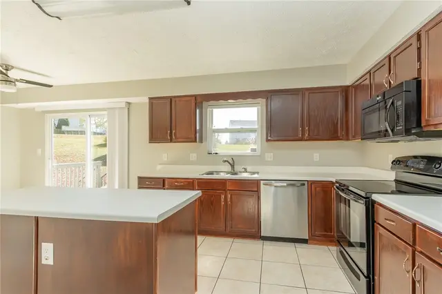 524 Grandshire Dr gallery image 34