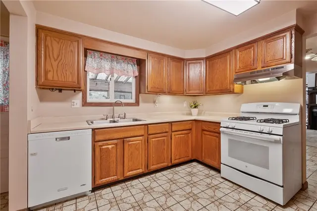 525 Arcadia Drive gallery image 9