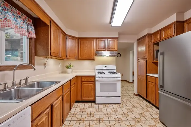525 Arcadia Drive gallery image 10