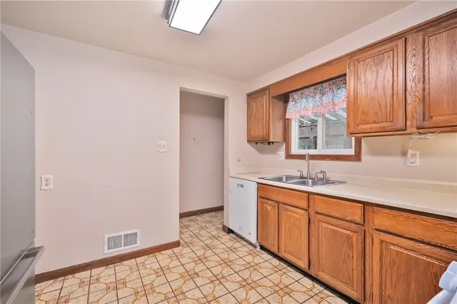 525 Arcadia Drive gallery image 11