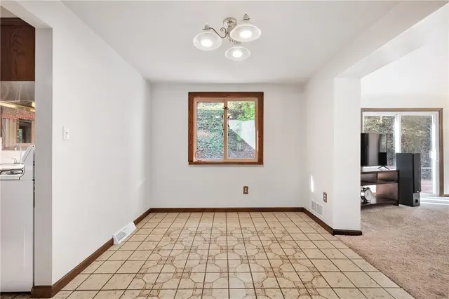 525 Arcadia Drive gallery image 12