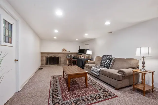 525 Arcadia Drive gallery image 26