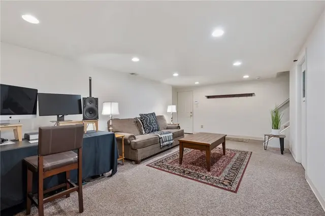 525 Arcadia Drive gallery image 27