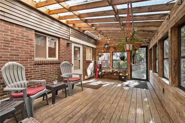 525 Arcadia Drive gallery image 31