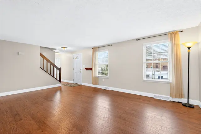525 Greenspire Ct gallery image 4
