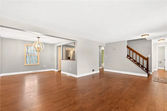 525 Greenspire Ct gallery image 5