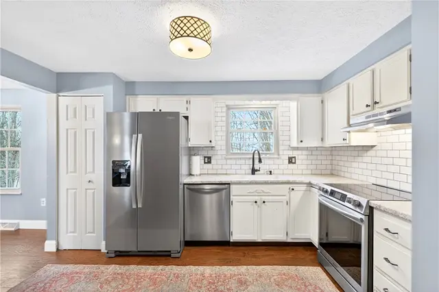 525 Greenspire Ct gallery image 9