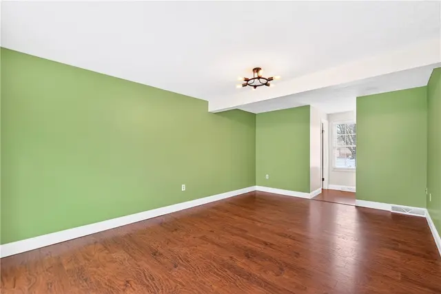 525 Greenspire Ct gallery image 18