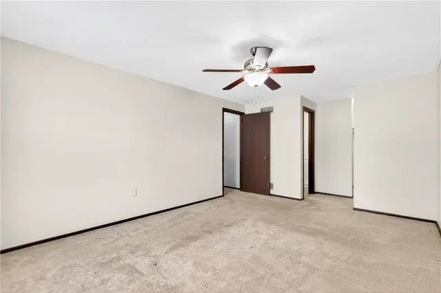 525 Greenspire Ct gallery image 20