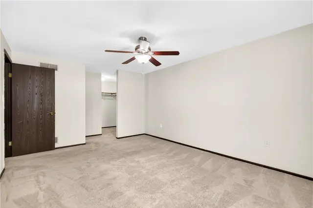 525 Greenspire Ct gallery image 22