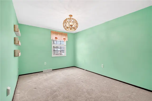 525 Greenspire Ct gallery image 25