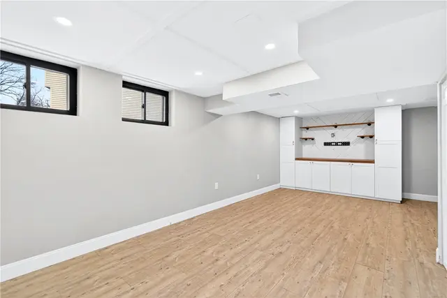 525 Greenspire Ct gallery image 33