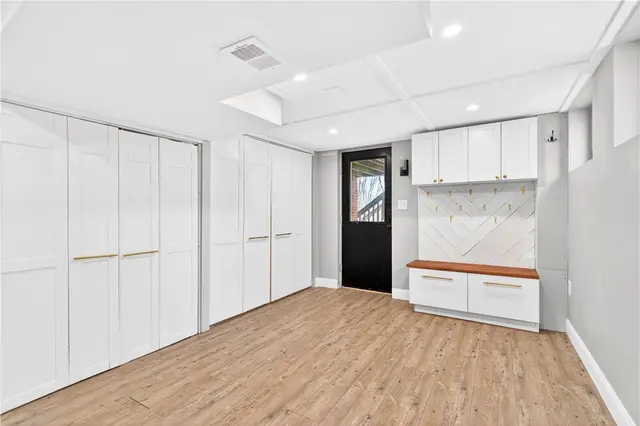 525 Greenspire Ct gallery image 36