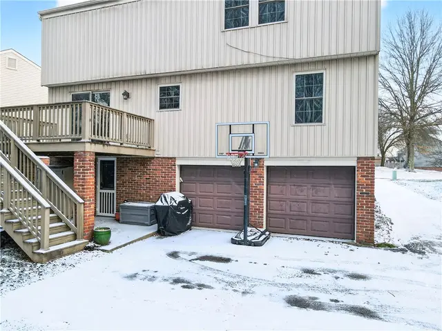 525 Greenspire Ct gallery image 40