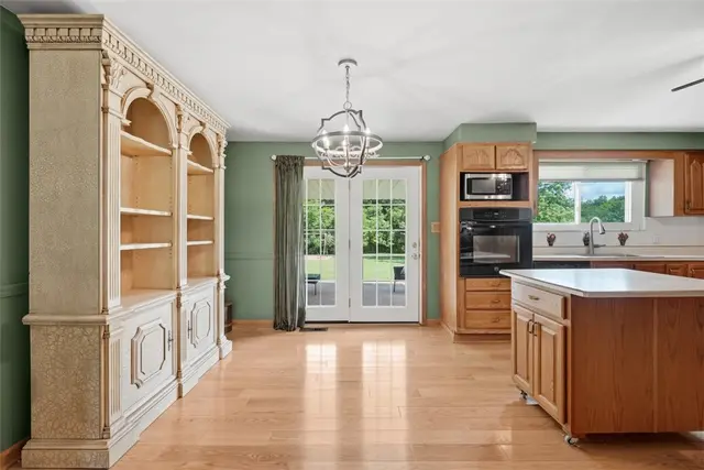 5251 Stella Dr gallery image 8