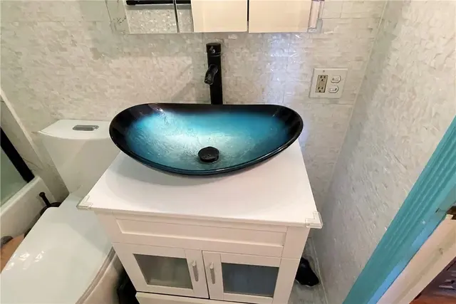 527 HILL STREET gallery image 4
