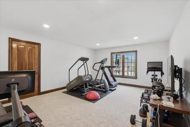 527 Salem Heights DRIVE gallery image 21